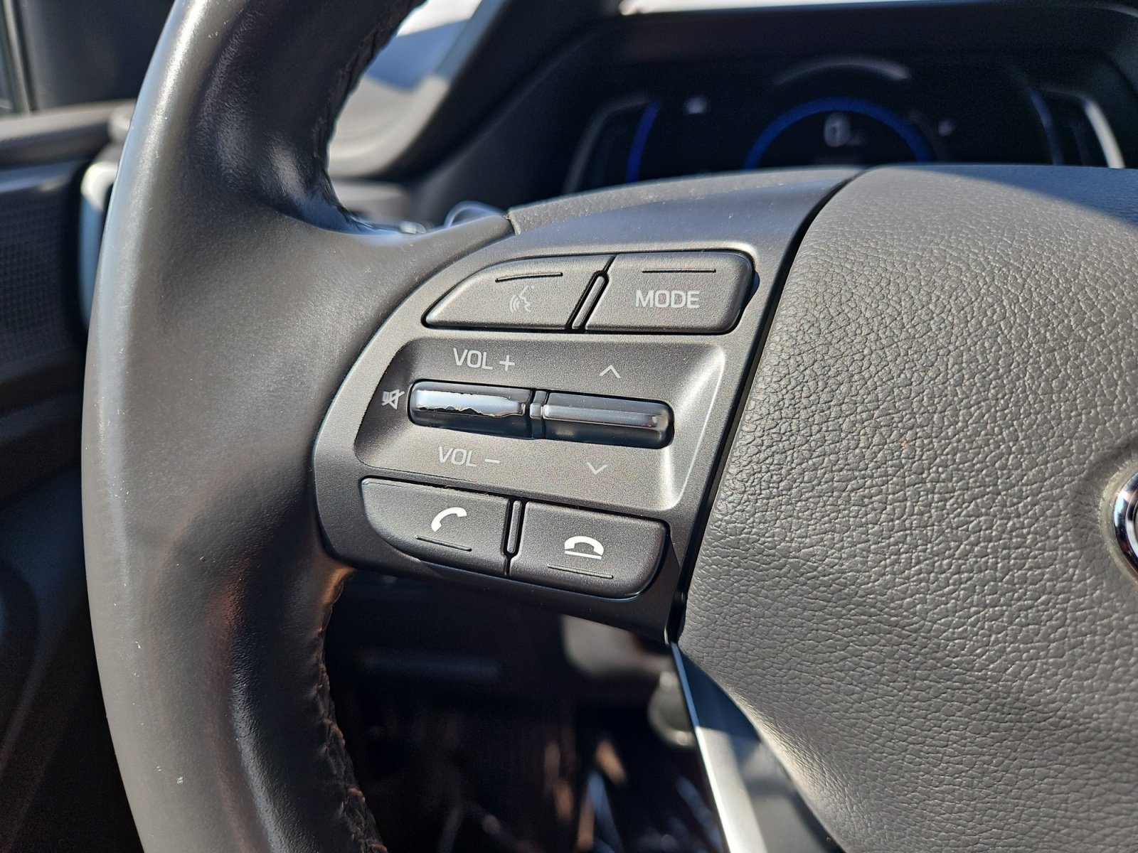 Used 2020 Hyundai Ioniq SE FWD image 25
