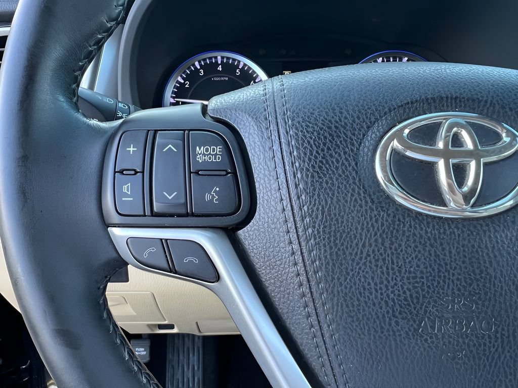 Certified 2017 Toyota Highlander XLE FWD image 20