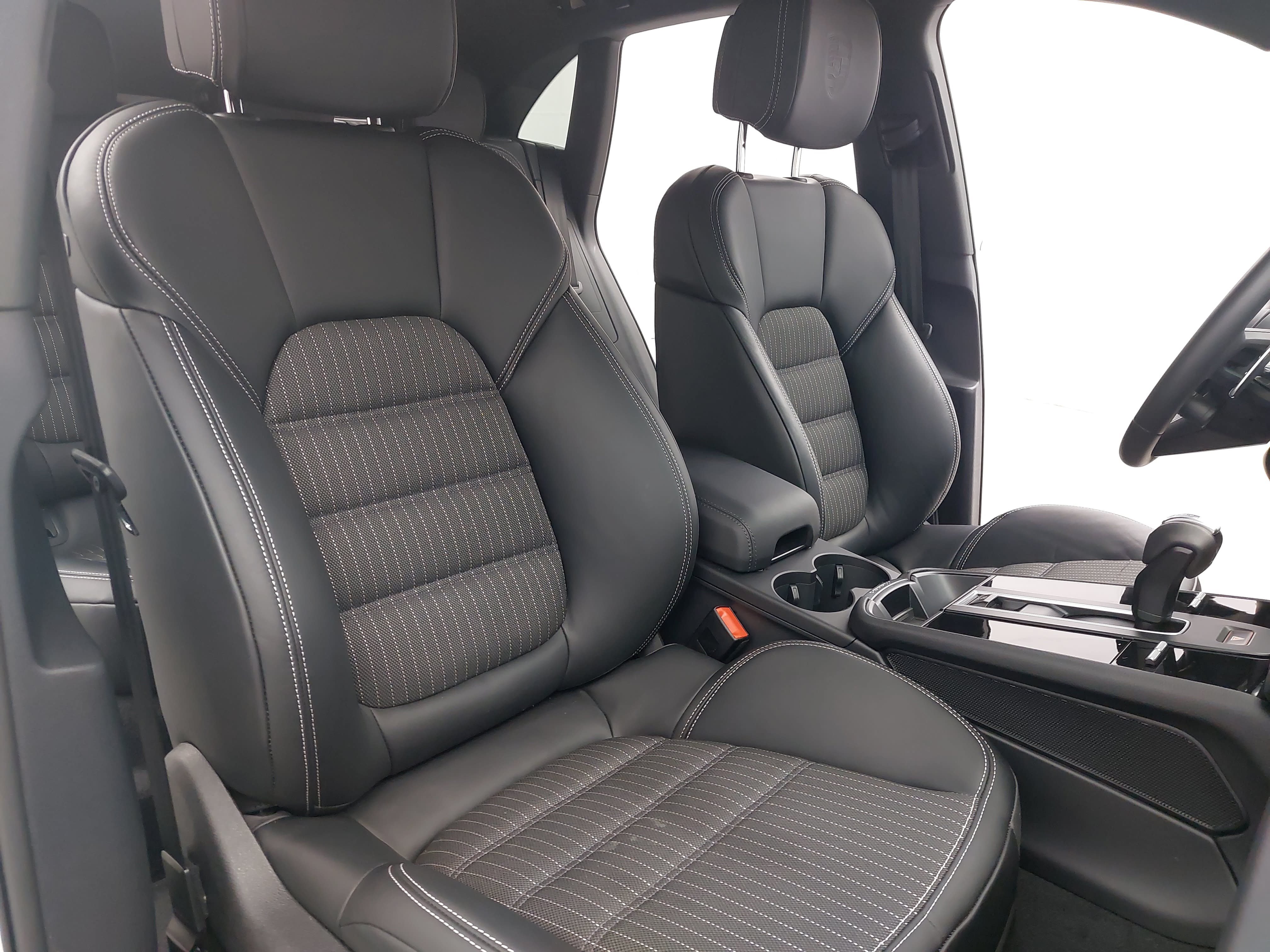 Certified 2026 Porsche Macan Turbo AWD/4WD image 12