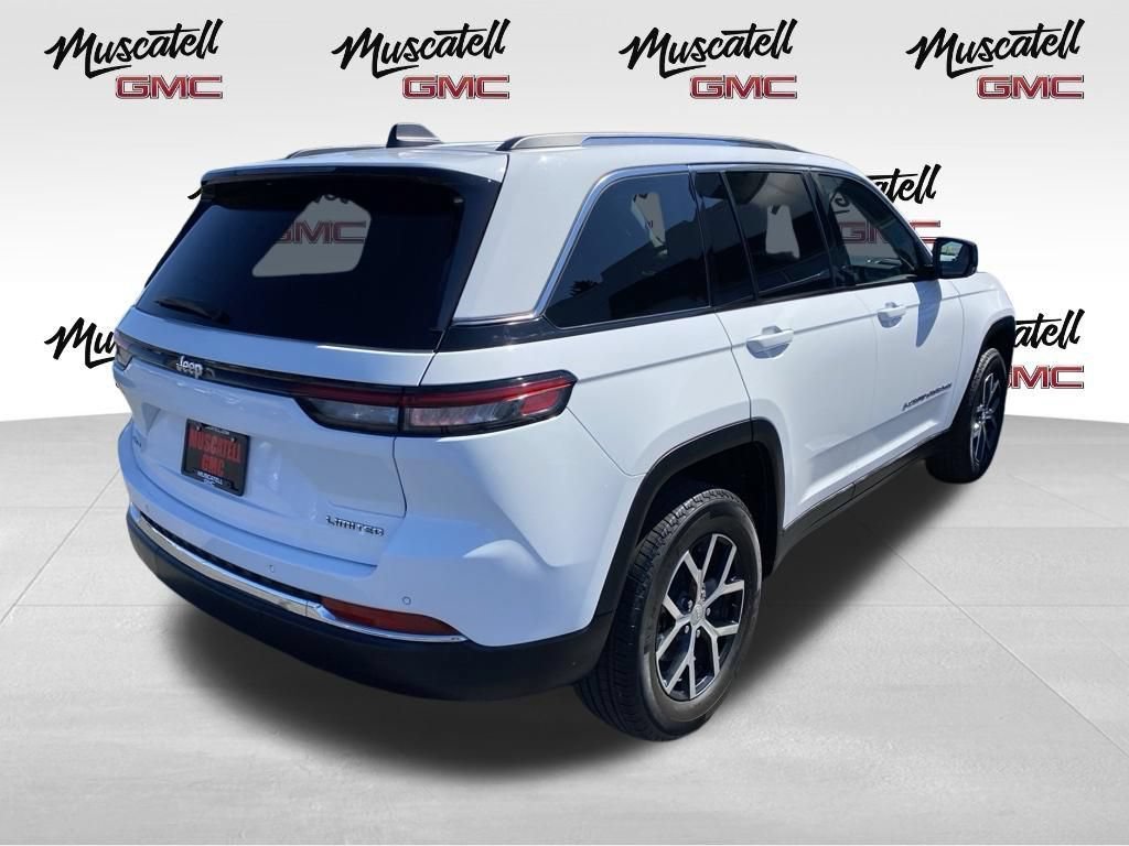 Used 2023 Jeep Grand Cherokee Limited w/ Trailer Tow Prep Group (B) AWD/4WD image 3
