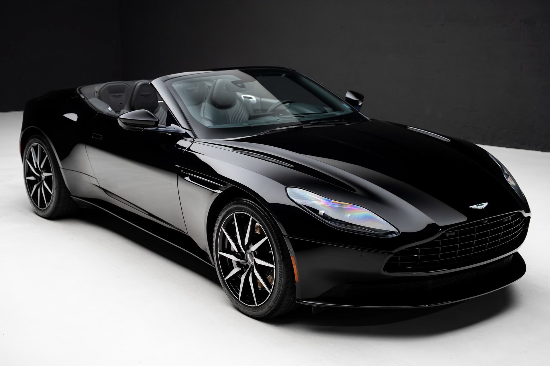 Used 2019 Aston Martin DB11 Volante RWD image 9