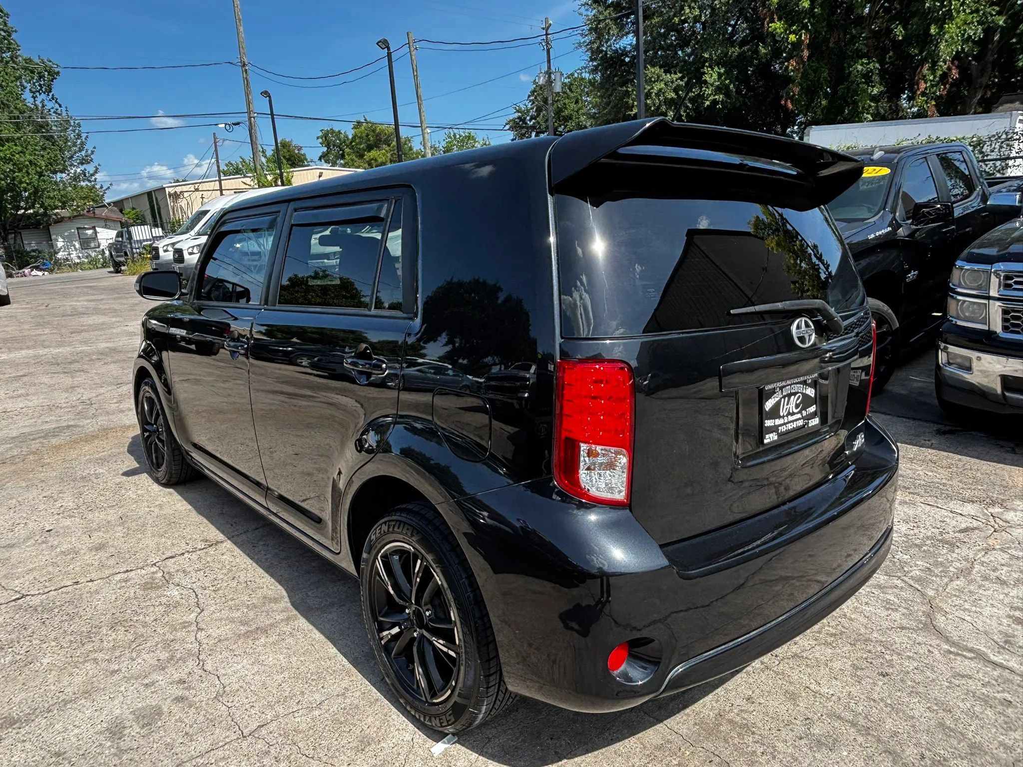 Used 2015 Scion xB FWD image 5