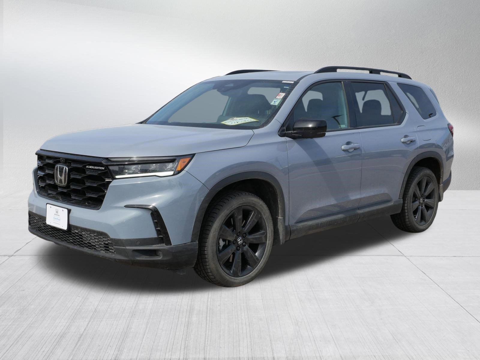 Certified 2025 Honda Pilot Black Edition image 3