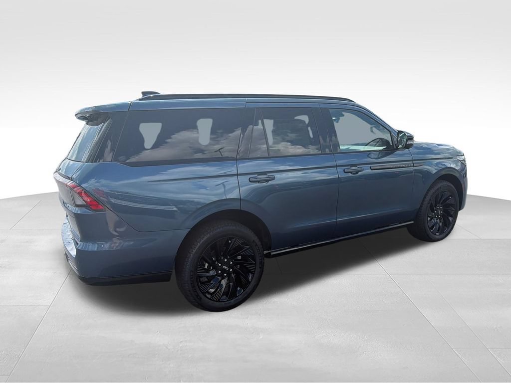 New 2027 Lincoln Navigator Reserve w/ Jet Appearance Package AWD/4WD image 5