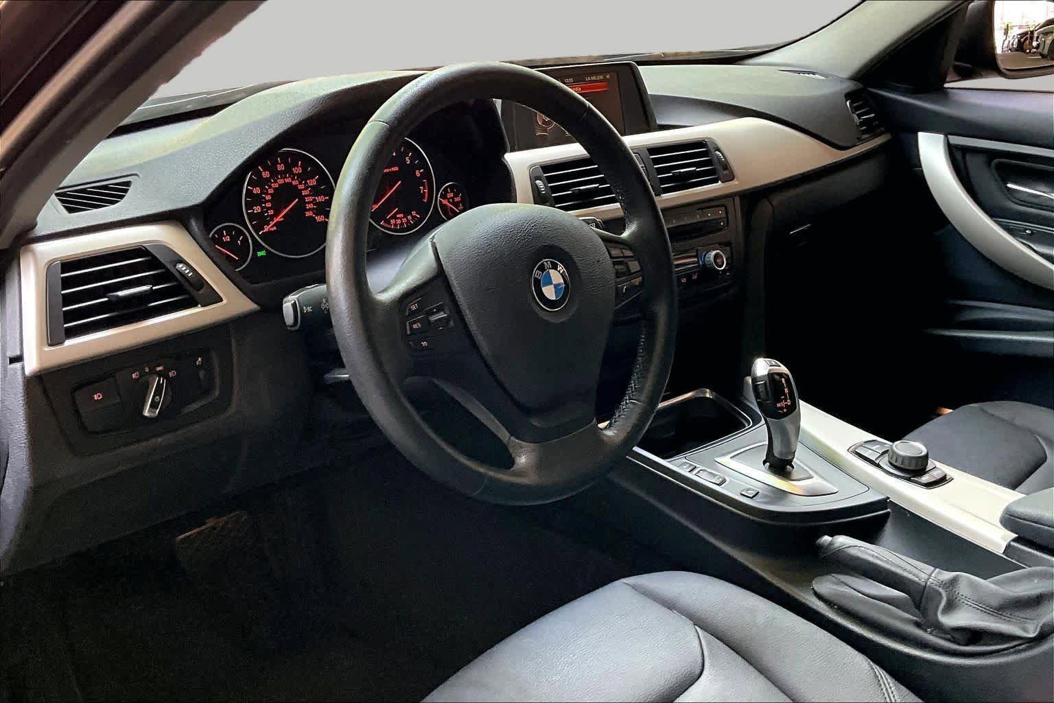 Used 2015 BMW 320i Sedan RWD image 17