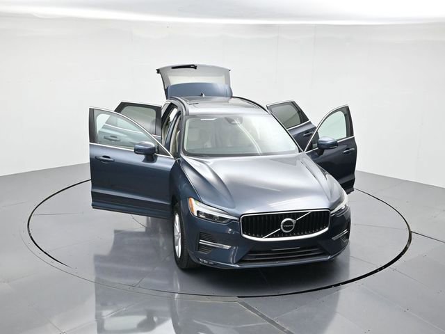 Used 2022 Volvo XC60 B5 Momentum image 47