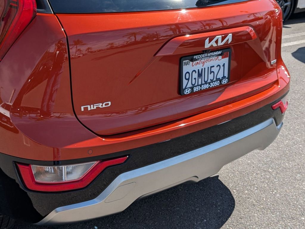 Used 2023 Kia Niro EX Touring image 11