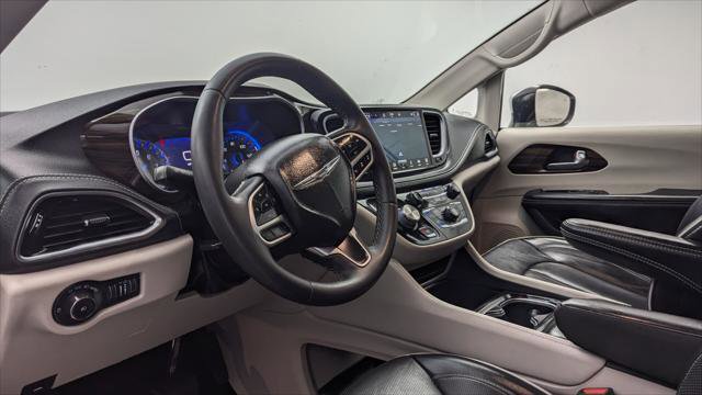 Used 2023 Chrysler Pacifica Limited FWD image 22