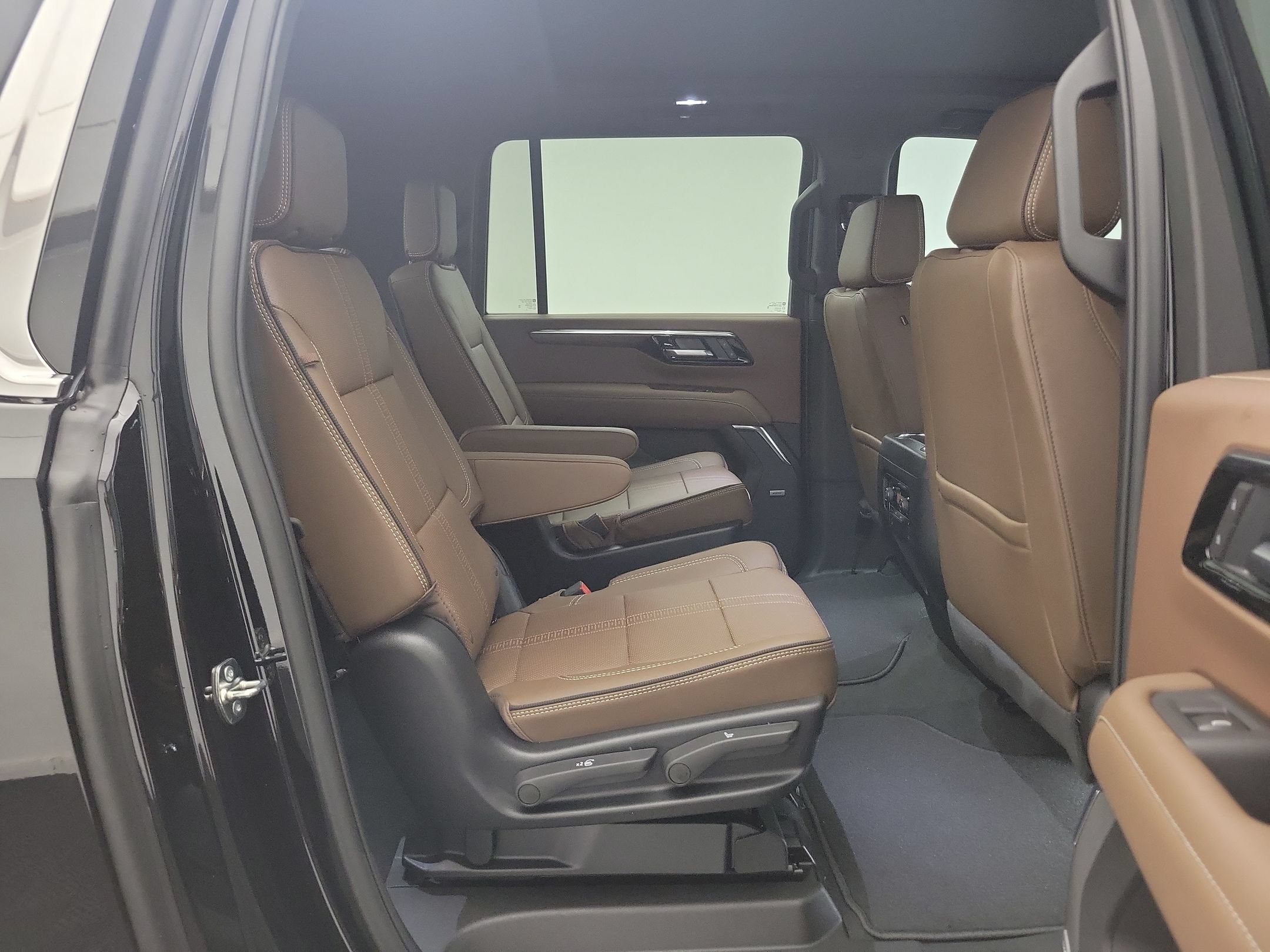 New 2026 Chevrolet Suburban High Country AWD/4WD image 24