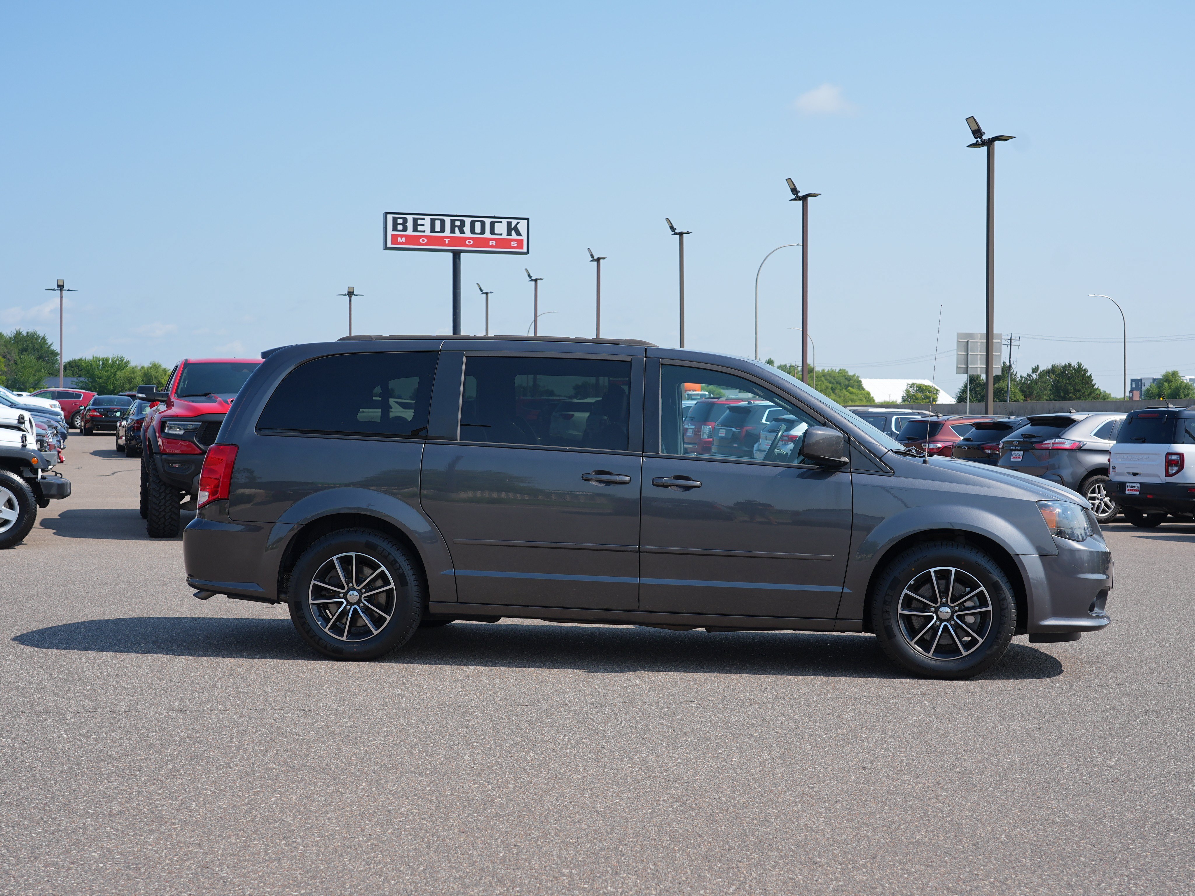 Used 2016 Dodge Grand Caravan R/T FWD image 2