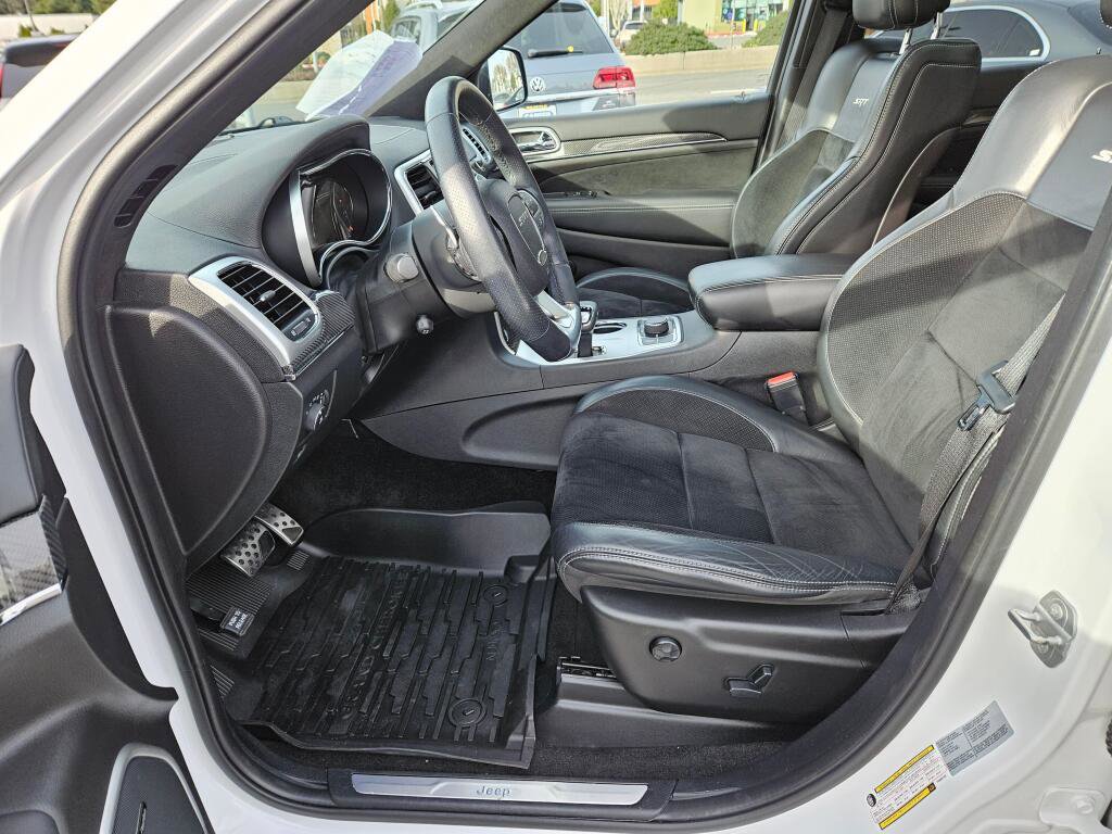 Used 2015 Jeep Grand Cherokee SRT w/ Luxury Group II image 21