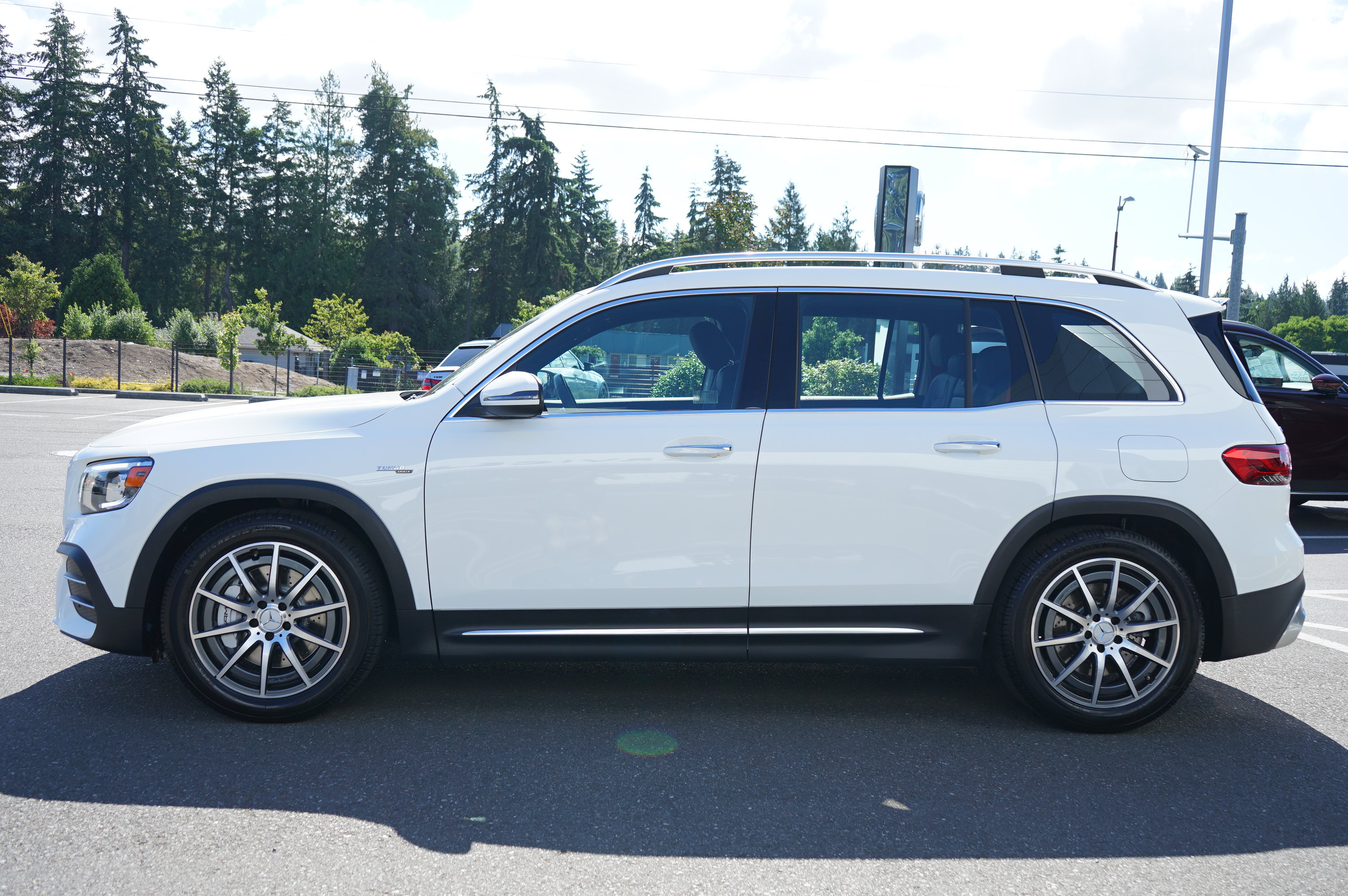 Used 2023 Mercedes-Benz GLB 35 AMG 4MATIC w/ Premium Package image 7