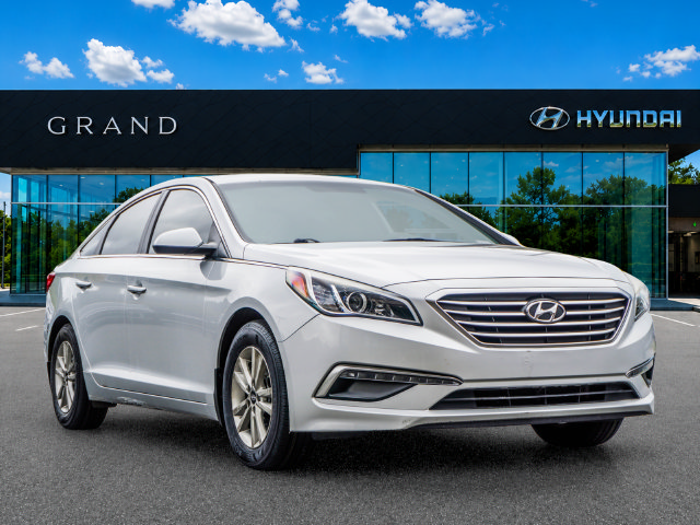 Used 2015 Hyundai Sonata SE w/ Option Group 09 FWD image 8
