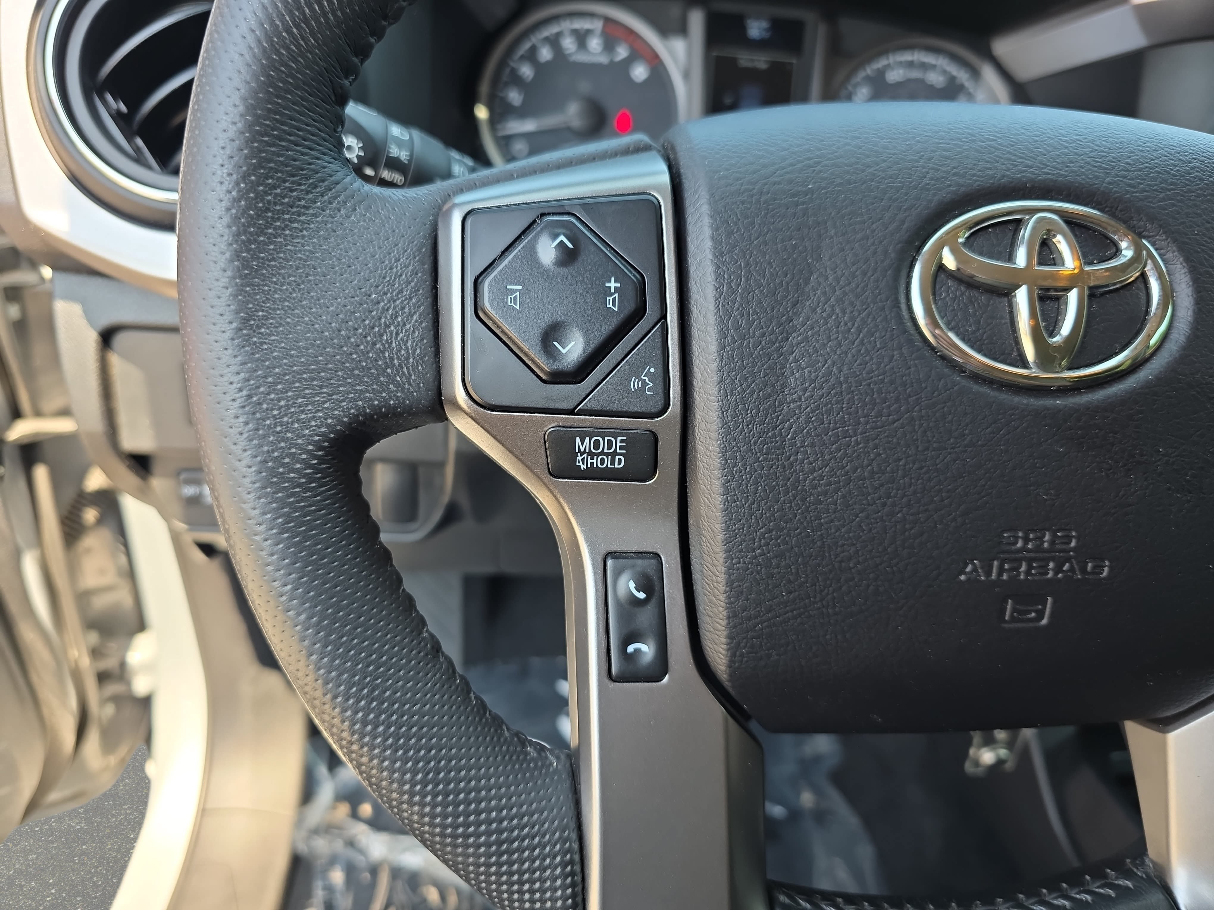 Used 2021 Toyota Tacoma SR5 AWD/4WD image 14