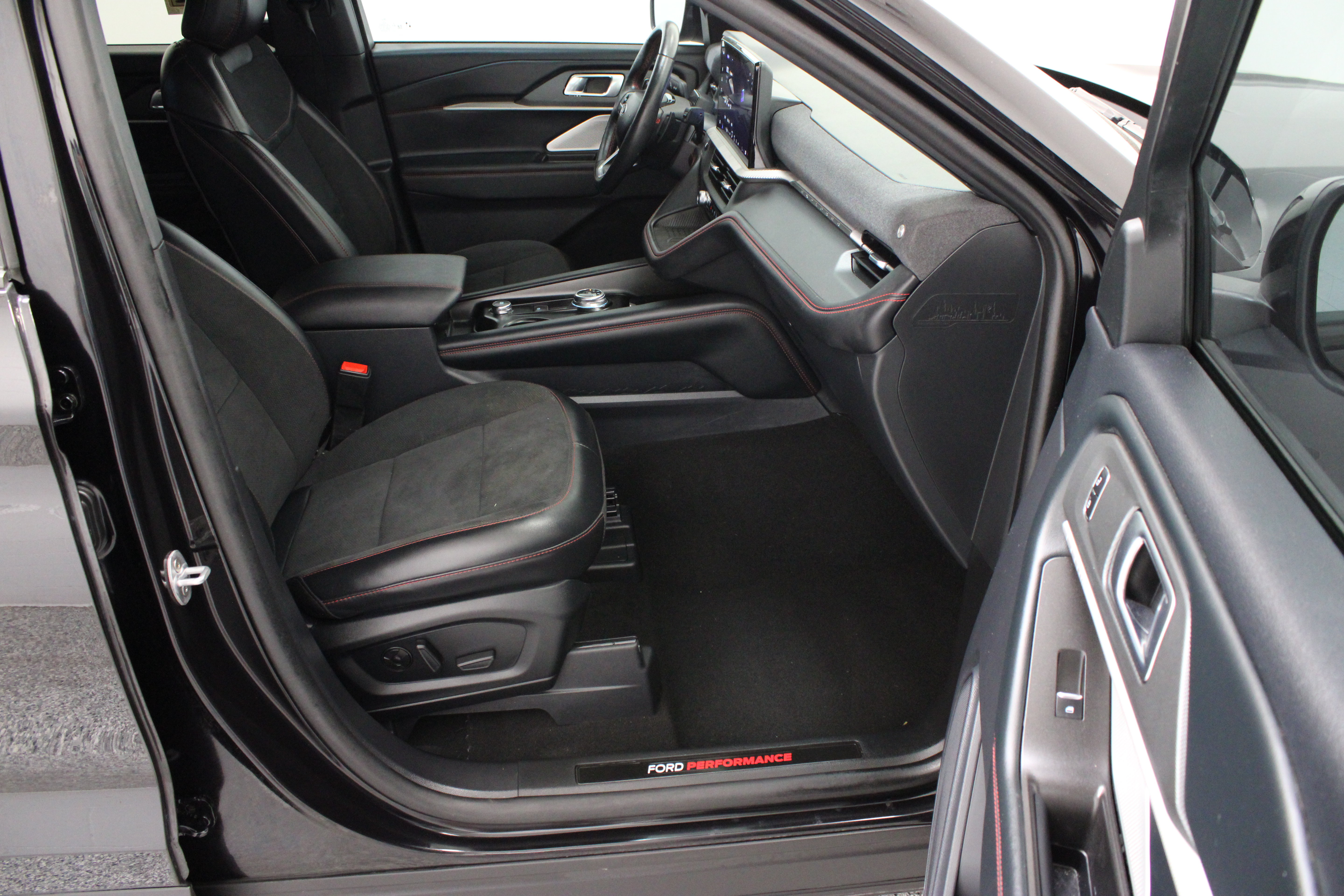 Used 2025 Ford Explorer ST w/ Sun And Sound Package AWD/4WD image 40