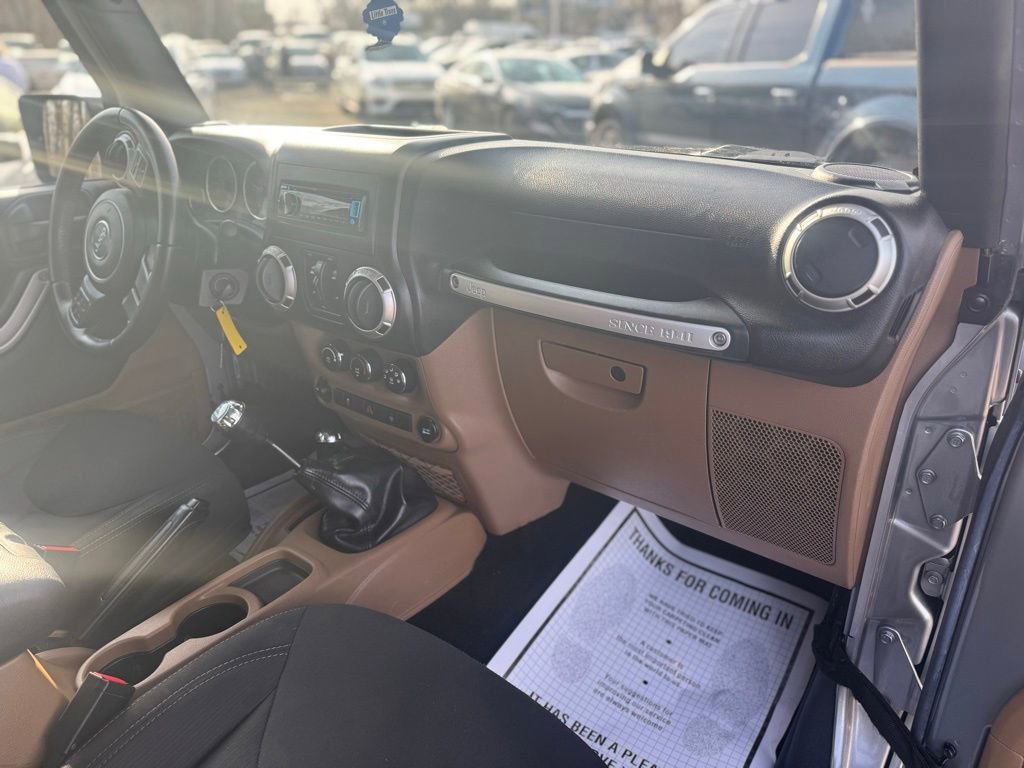 Used 2017 Jeep Wrangler Unlimited Rubicon w/ Connectivity Group image 23