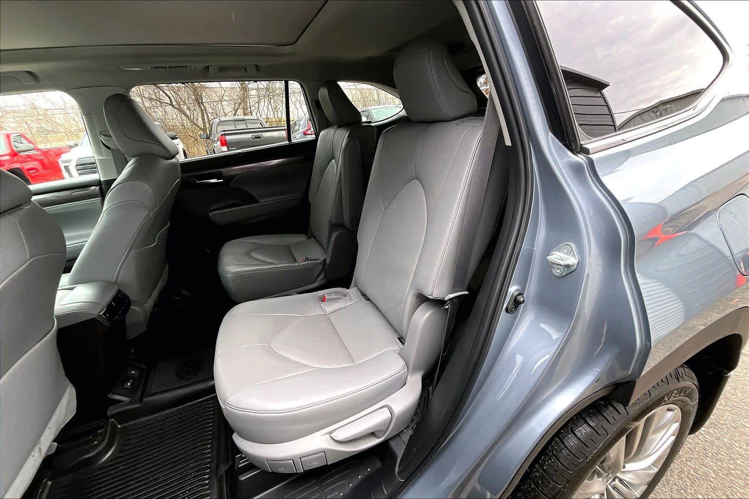Used 2023 Toyota Highlander Platinum AWD/4WD image 20