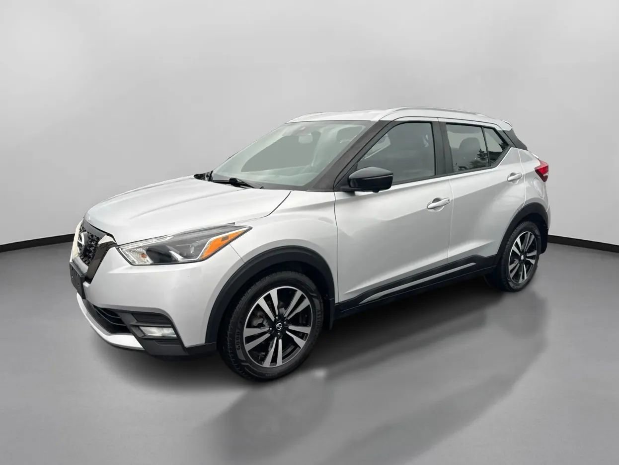 Used 2020 Nissan Kicks SR image 3