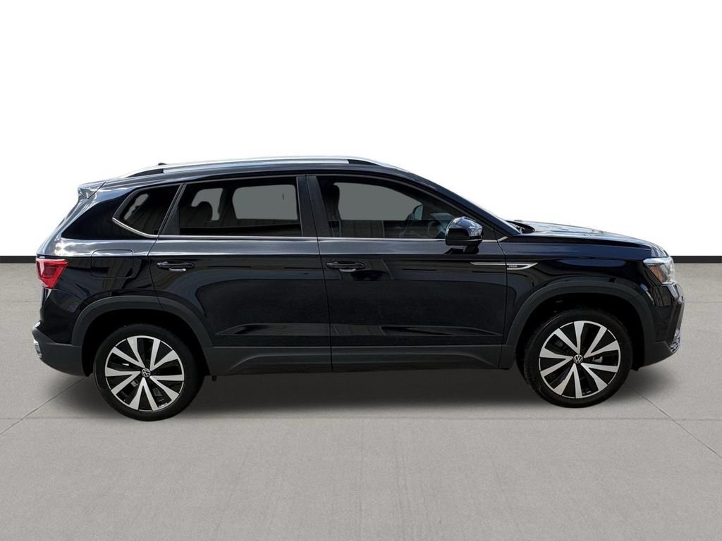Used 2024 Volkswagen Taos SE FWD image 4