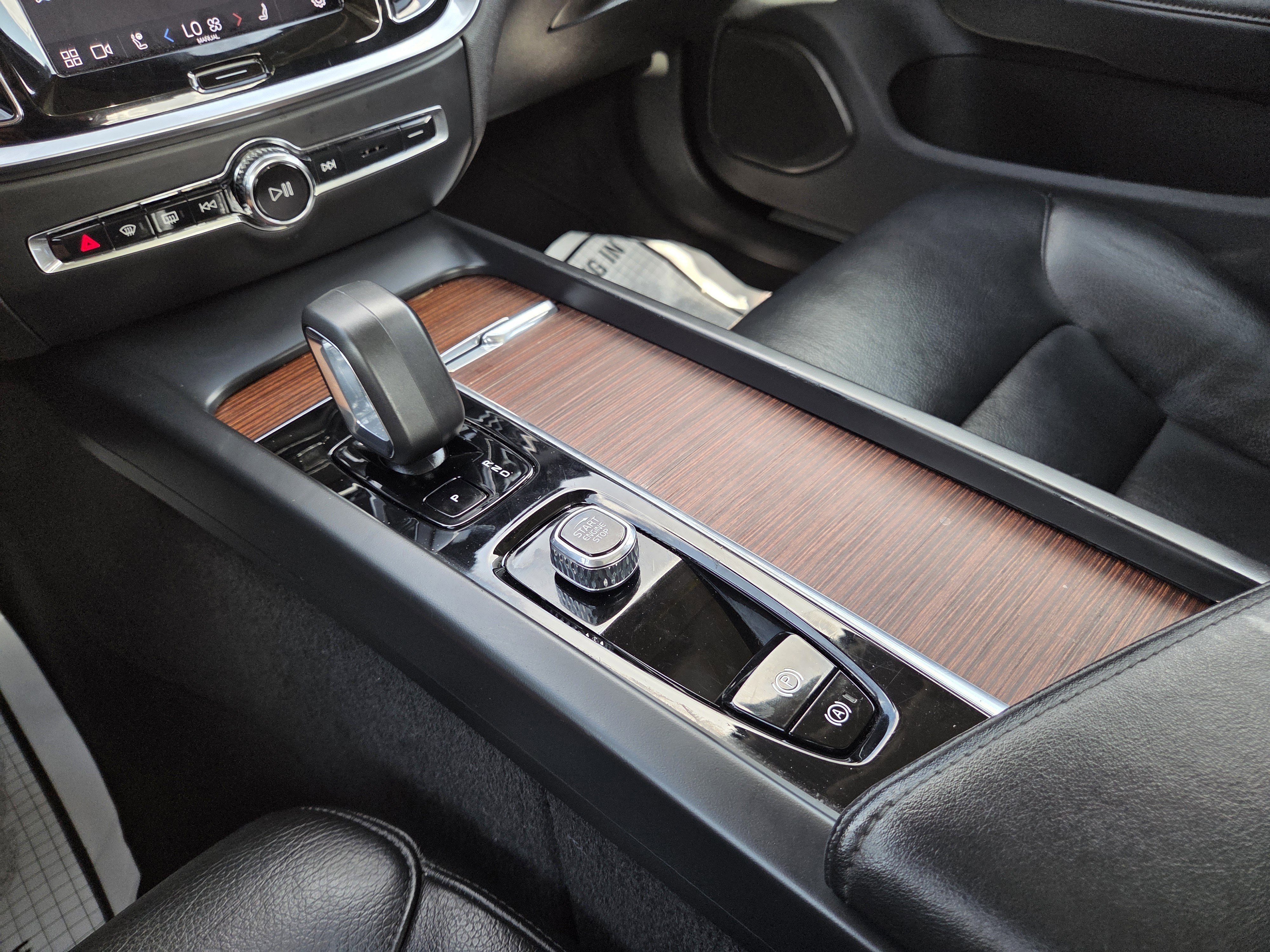 Used 2024 Volvo S60 B5 Plus image 29