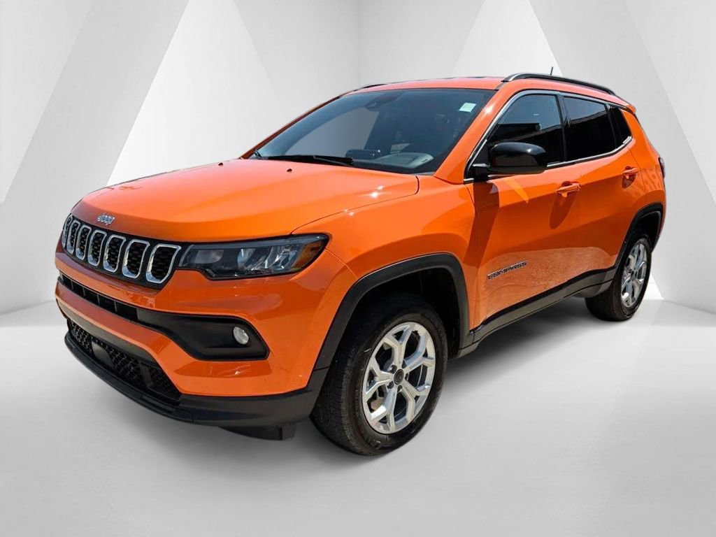 Used 2026 Jeep Compass Latitude image 3
