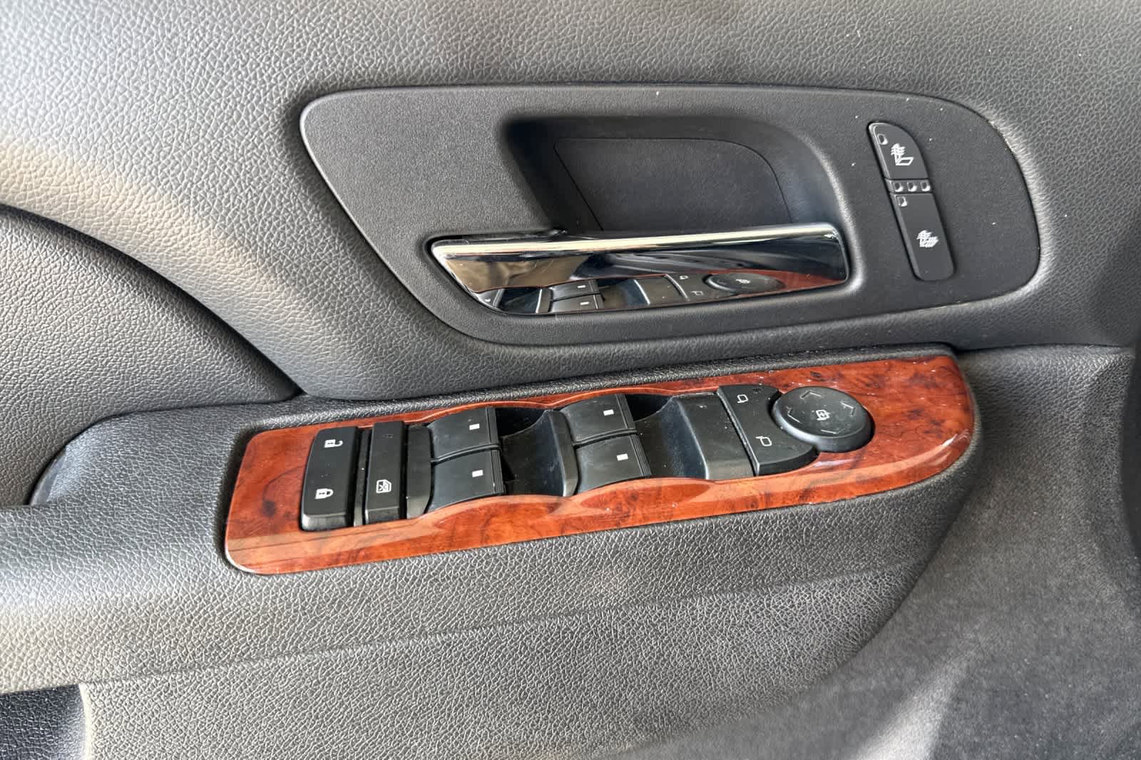 Used 2014 GMC Yukon XL SLT AWD/4WD image 11