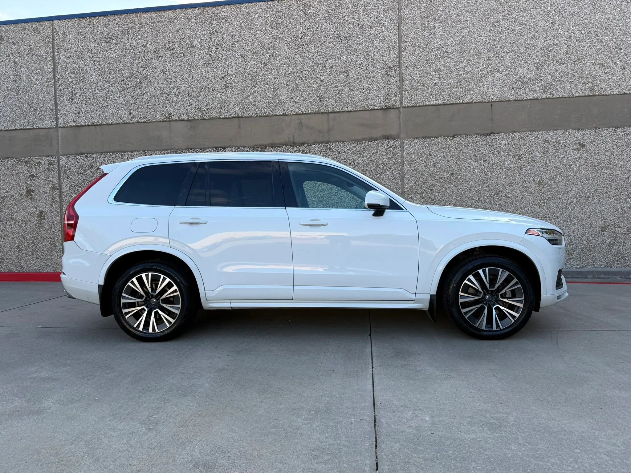 Used 2021 Volvo XC90 T5 Momentum w/ Climate Package FWD image 7