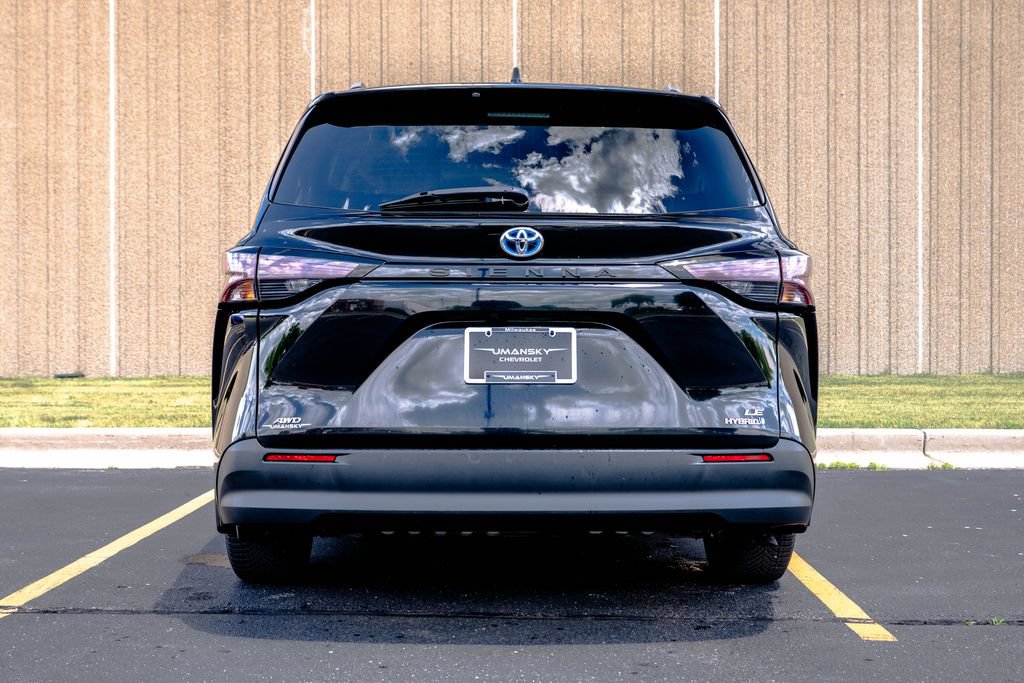 Used 2024 Toyota Sienna LE w/ LE Plus Package AWD/4WD image 9