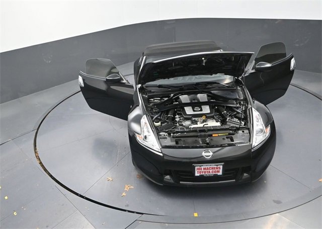 Used 2010 Nissan 370Z Touring image 32