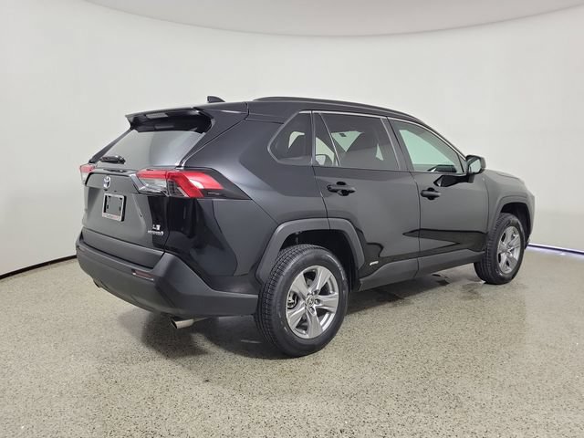 Used 2022 Toyota RAV4 LE AWD/4WD image 5