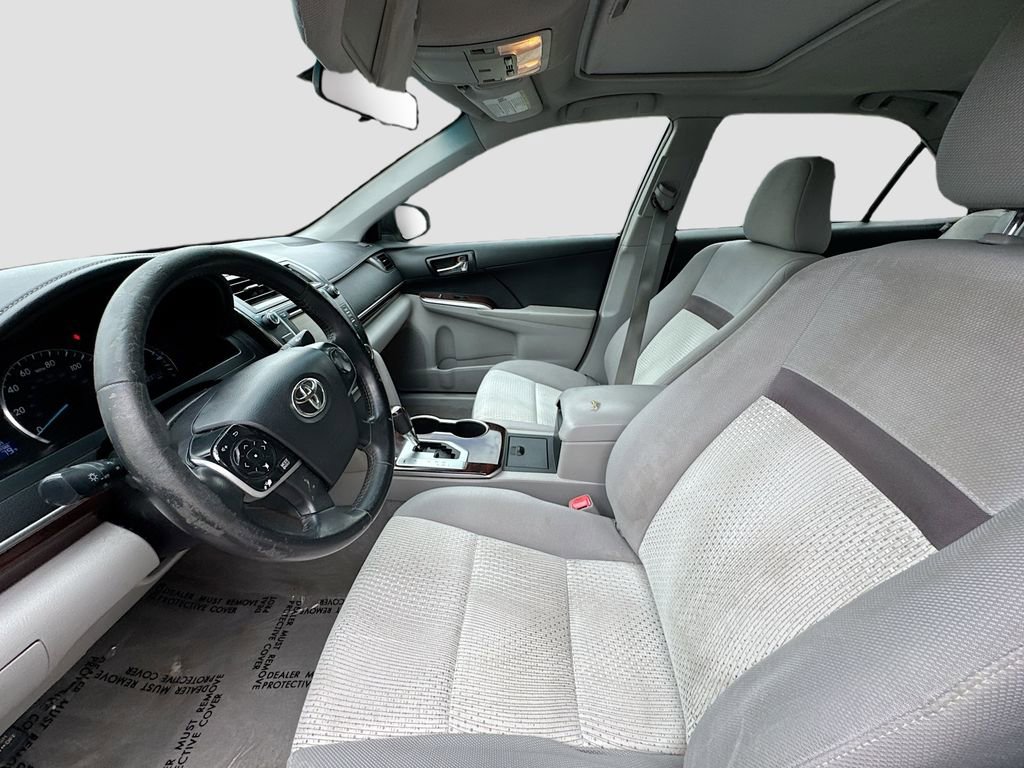 Used 2014 Toyota Camry XLE image 19