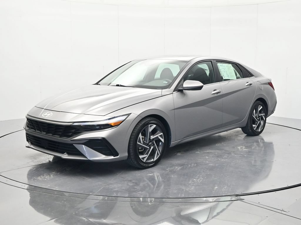 Used 2025 Hyundai Elantra SEL FWD image 1