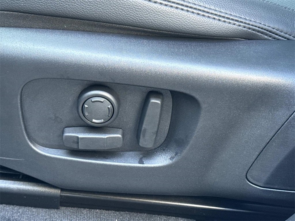 Certified 2025 Land Rover Range Rover Velar S image 30