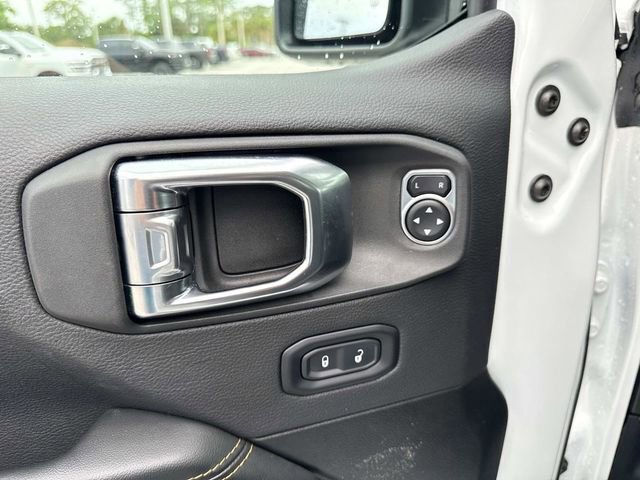 Used 2025 Jeep Wrangler Unlimited Sahara AWD/4WD image 19