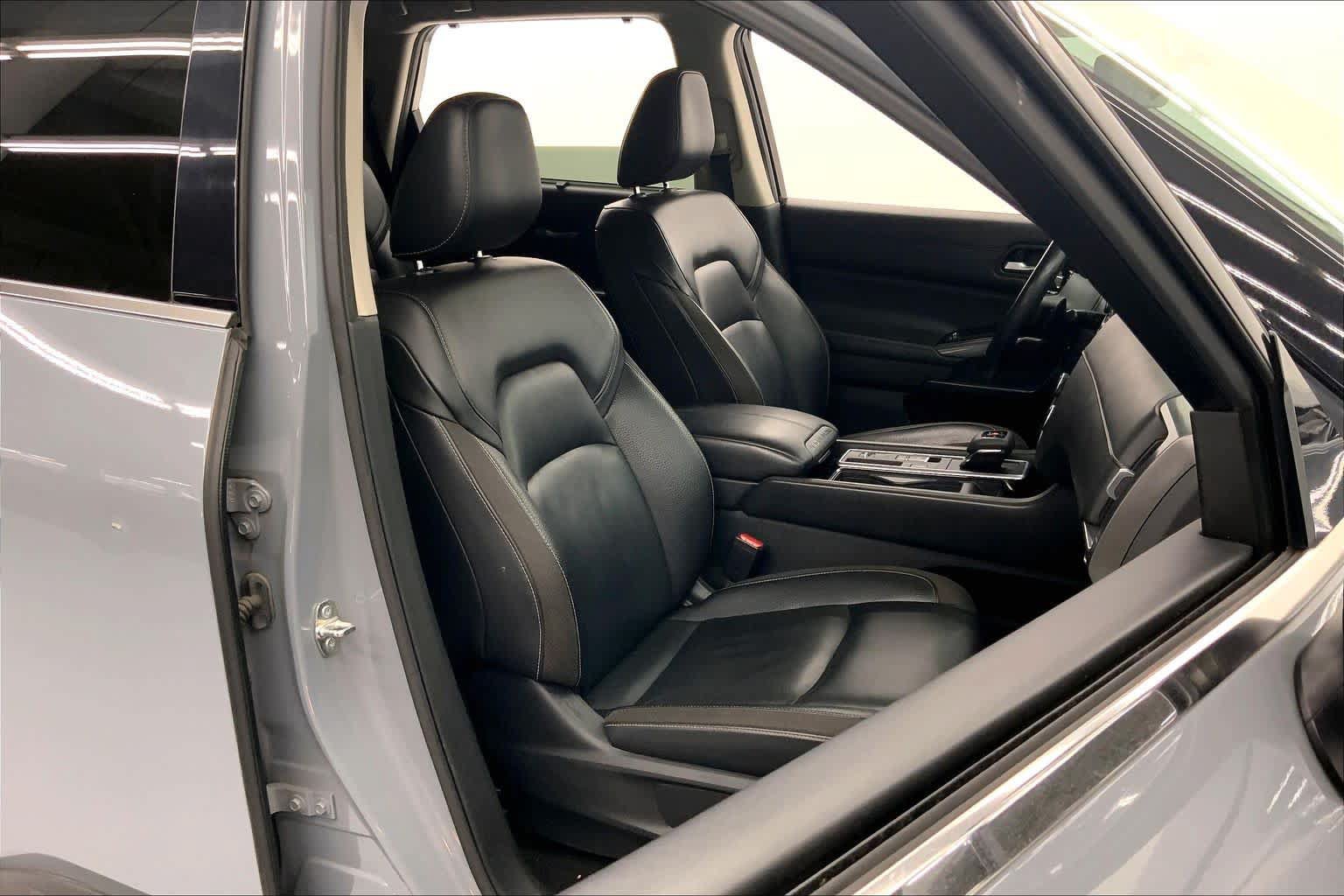 Used 2022 Nissan Pathfinder SL w/ SL Premium Package FWD image 11