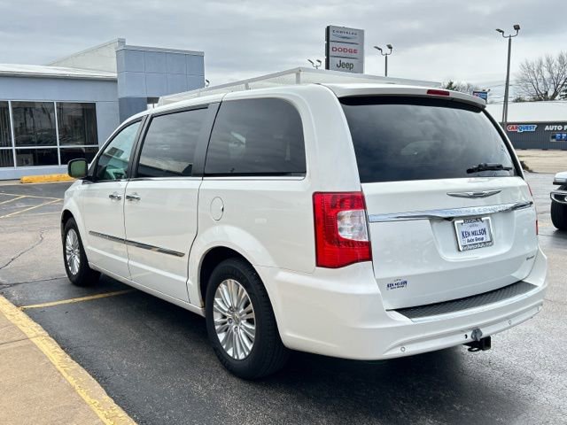 Used 2012 Chrysler Town & Country Limited image 7