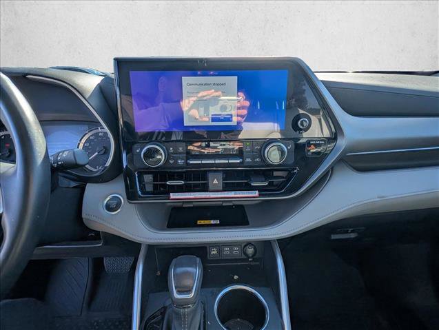Certified 2024 Toyota Highlander XLE image 13