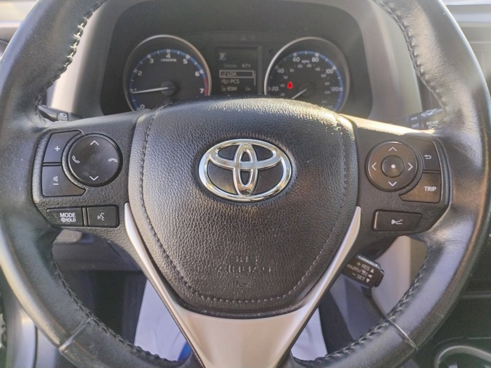 Used 2018 Toyota RAV4 XLE image 12