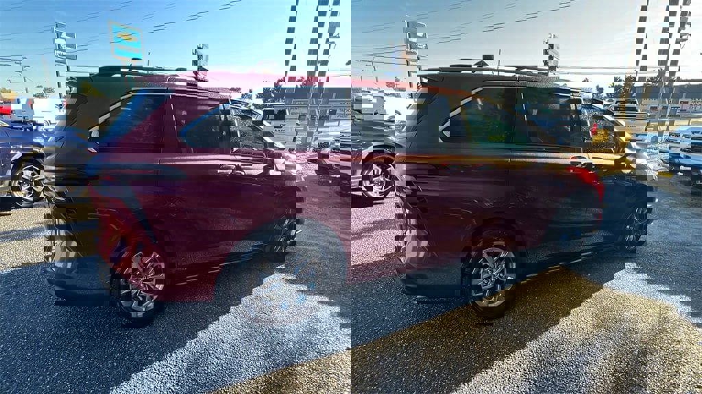 Used 2025 Toyota Sienna XLE image 5