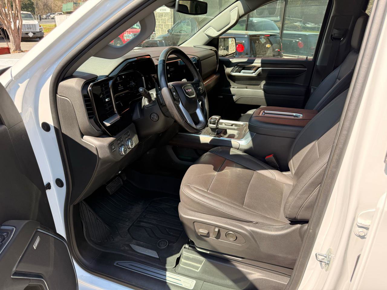 Used 2022 GMC Sierra 1500 SLT w/ SLT Premium Package AWD/4WD image 11
