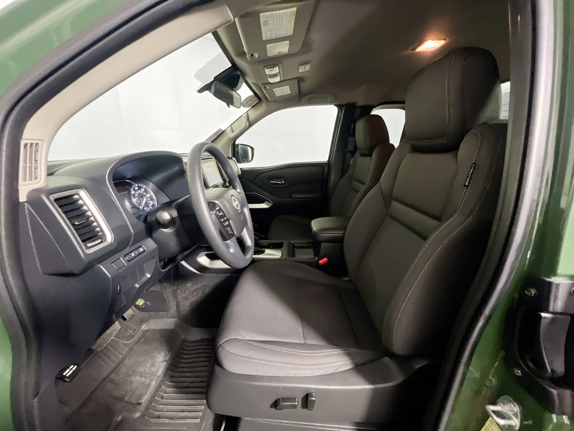 Used 2023 Nissan Frontier SV w/ Technology Package RWD image 13