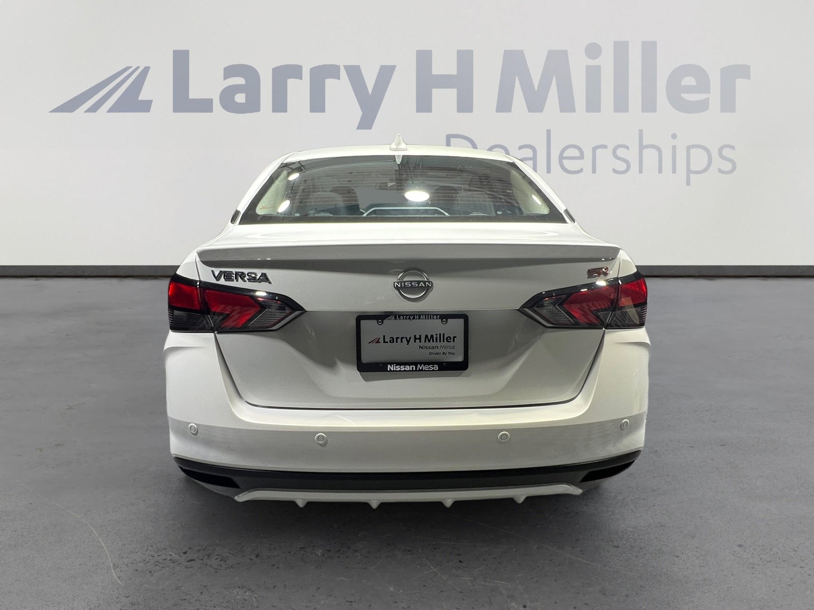 New 2025 Nissan Versa SR w/ Trunk Package image 4