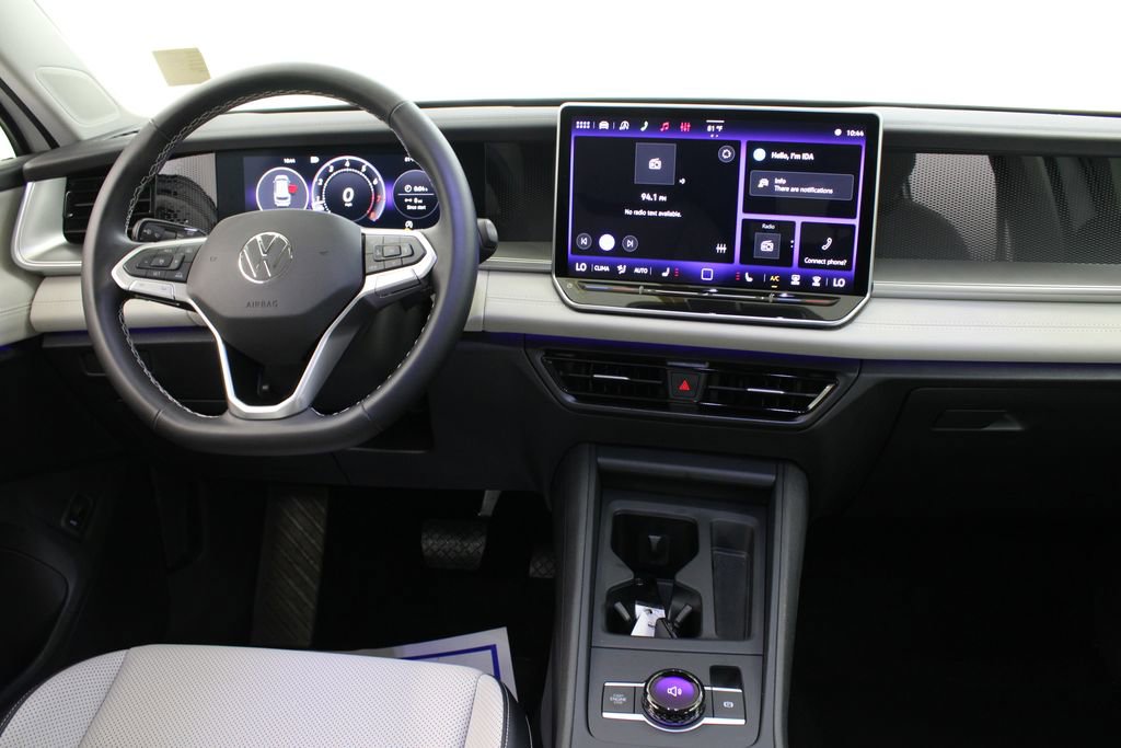 Certified 2025 Volkswagen Tiguan SE image 9