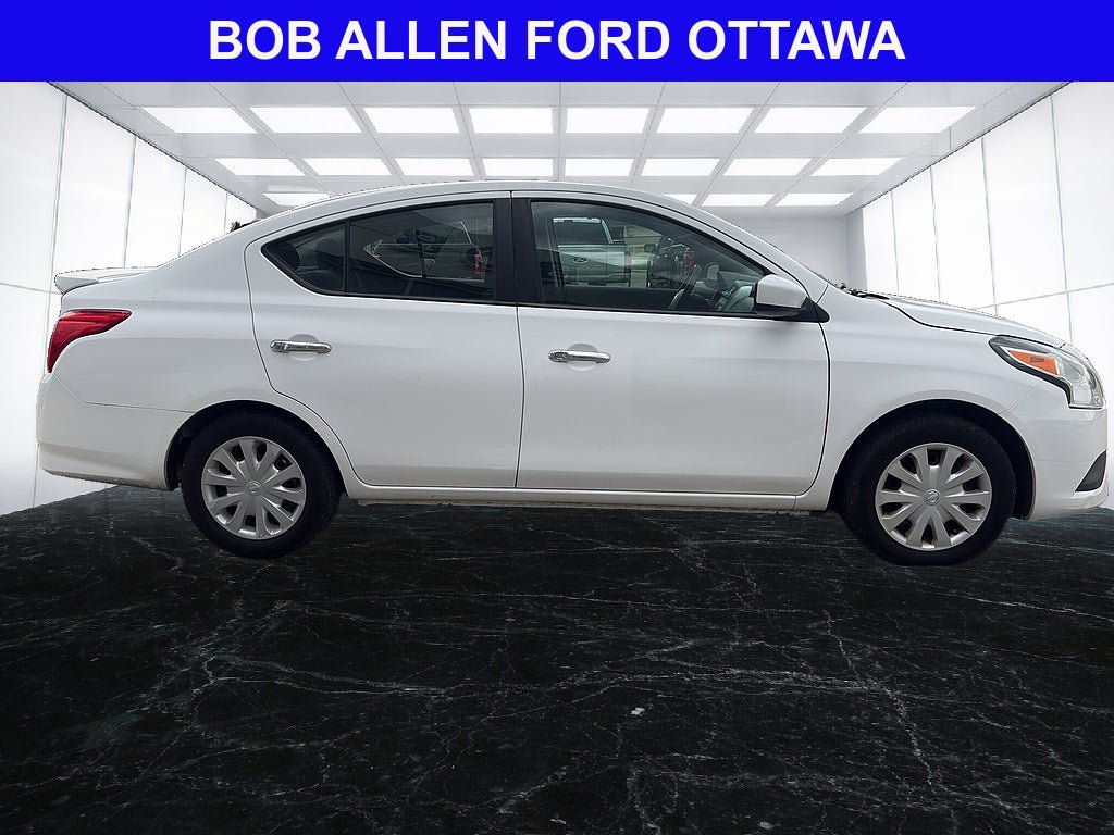 Used 2019 Nissan Versa SV FWD image 6