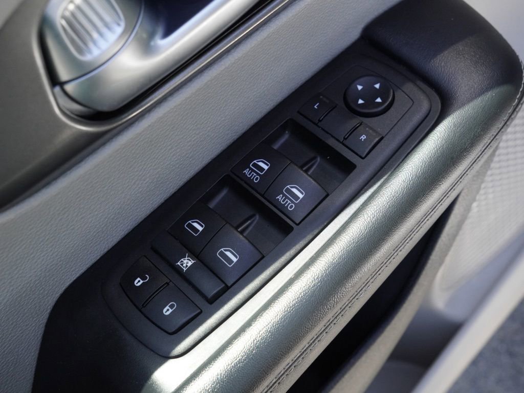 Certified 2023 Chrysler Pacifica Touring-L FWD image 12