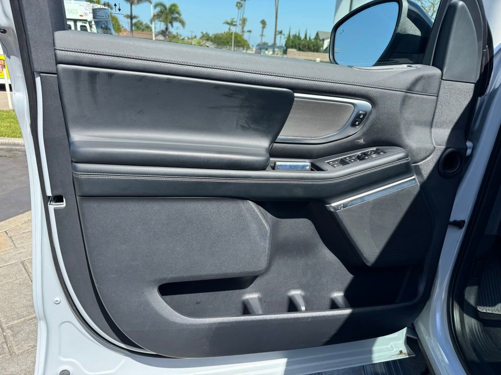 Used 2025 Ford Expedition Platinum AWD/4WD image 21