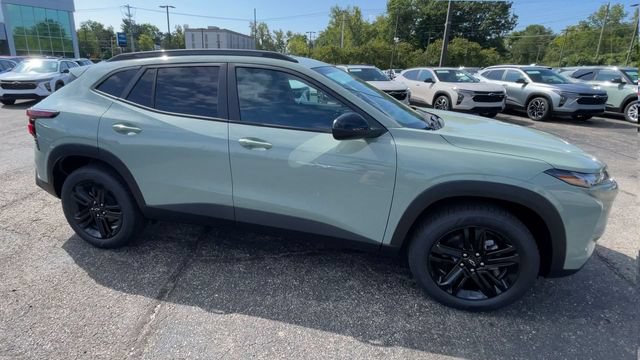 New 2026 Chevrolet Trax ACTIV w/ Sunroof Package FWD image 3