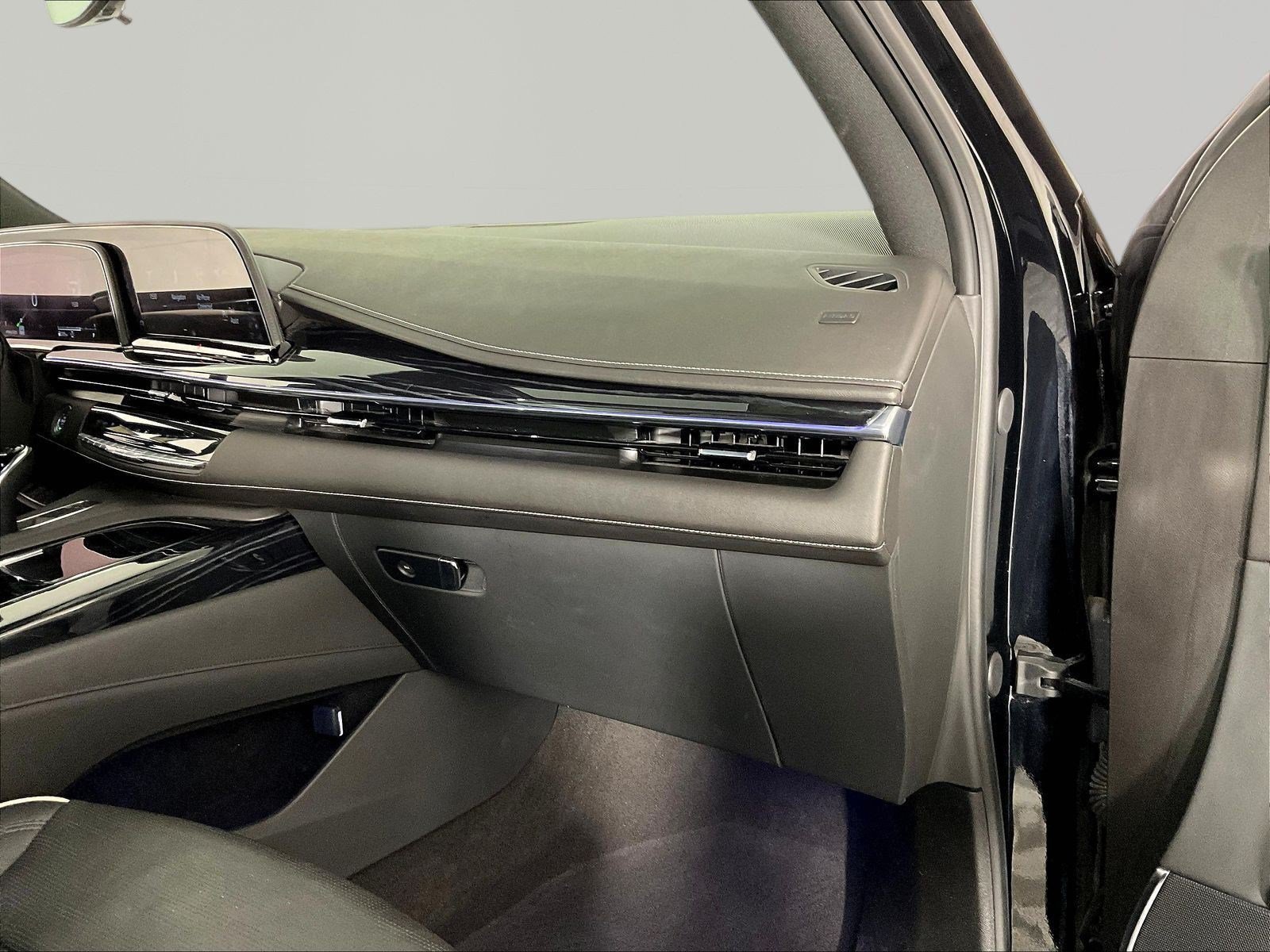 Used 2024 Cadillac Escalade Sport AWD/4WD image 27