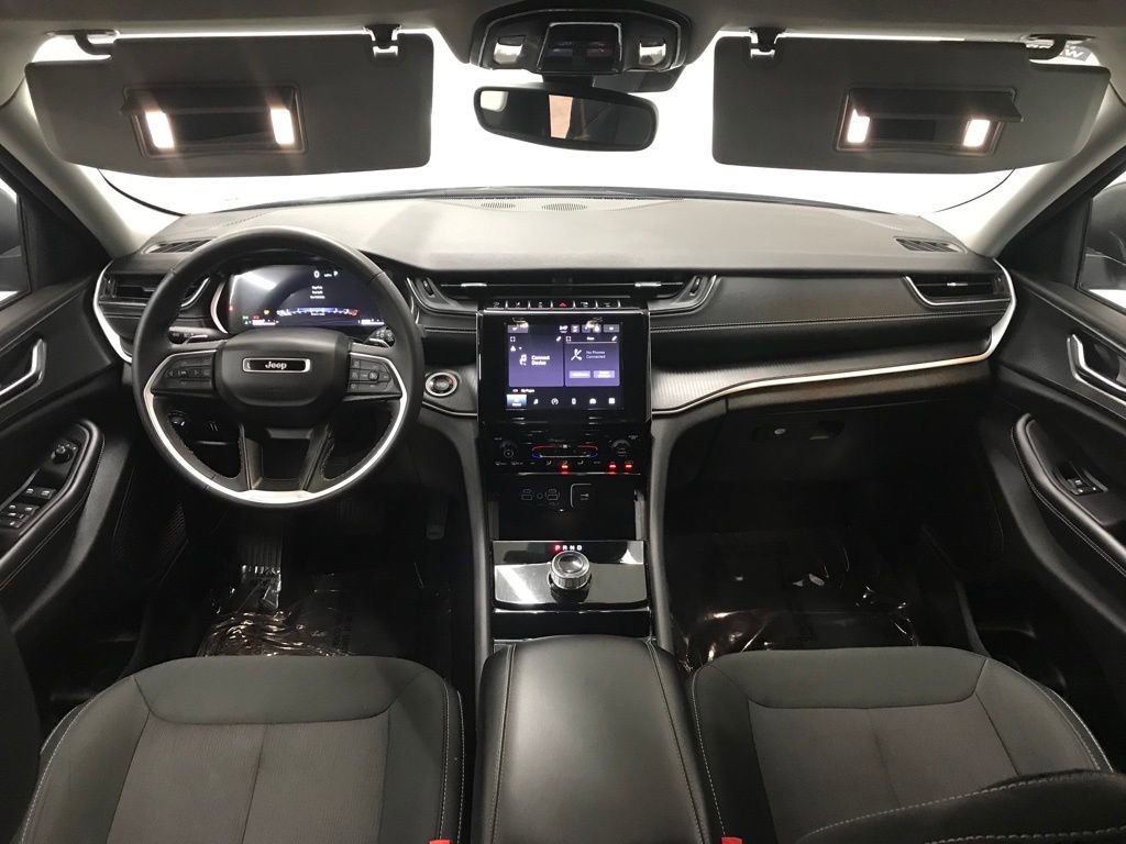 Used 2023 Jeep Grand Cherokee L Laredo image 25