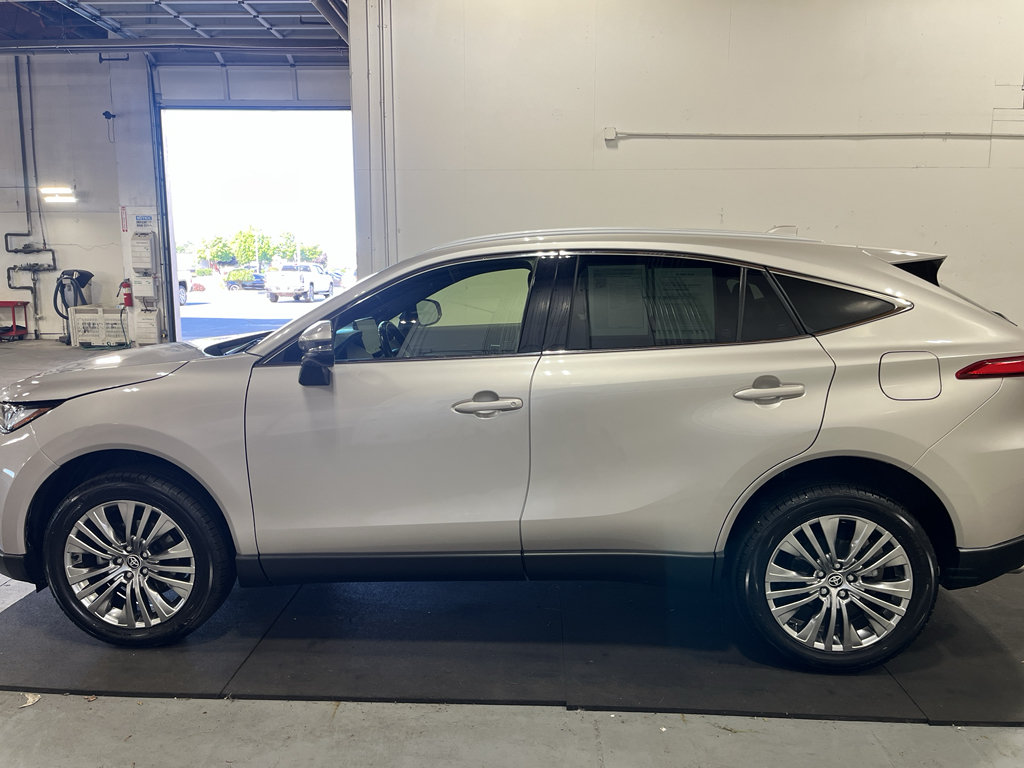 Used 2022 Toyota Venza Limited AWD/4WD image 9